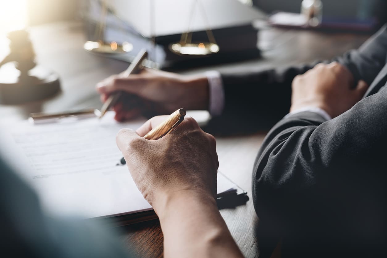 Servicios legales en seguros y reaseguros